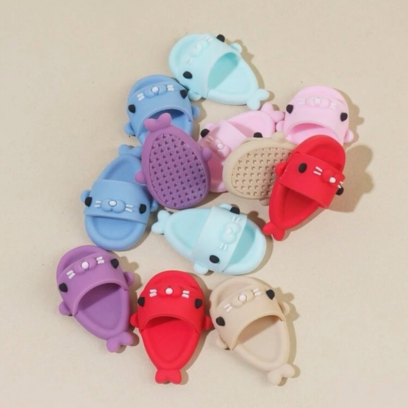 $3 PINK OR PURPLE SMALL ANIMAL SHOES. PINK. $3 IF BUNDLED - Picture 8 of 13